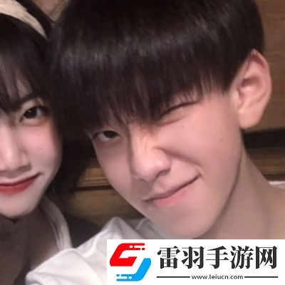 2022超甜情侶頭像一人一半超好看距離不是問題相向而行才是關(guān)鍵