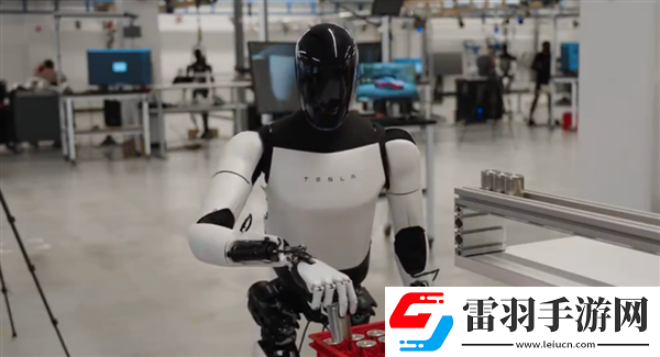 特斯拉Optimus機(jī)器人新進(jìn)展已生產(chǎn)數(shù)百臺(tái)