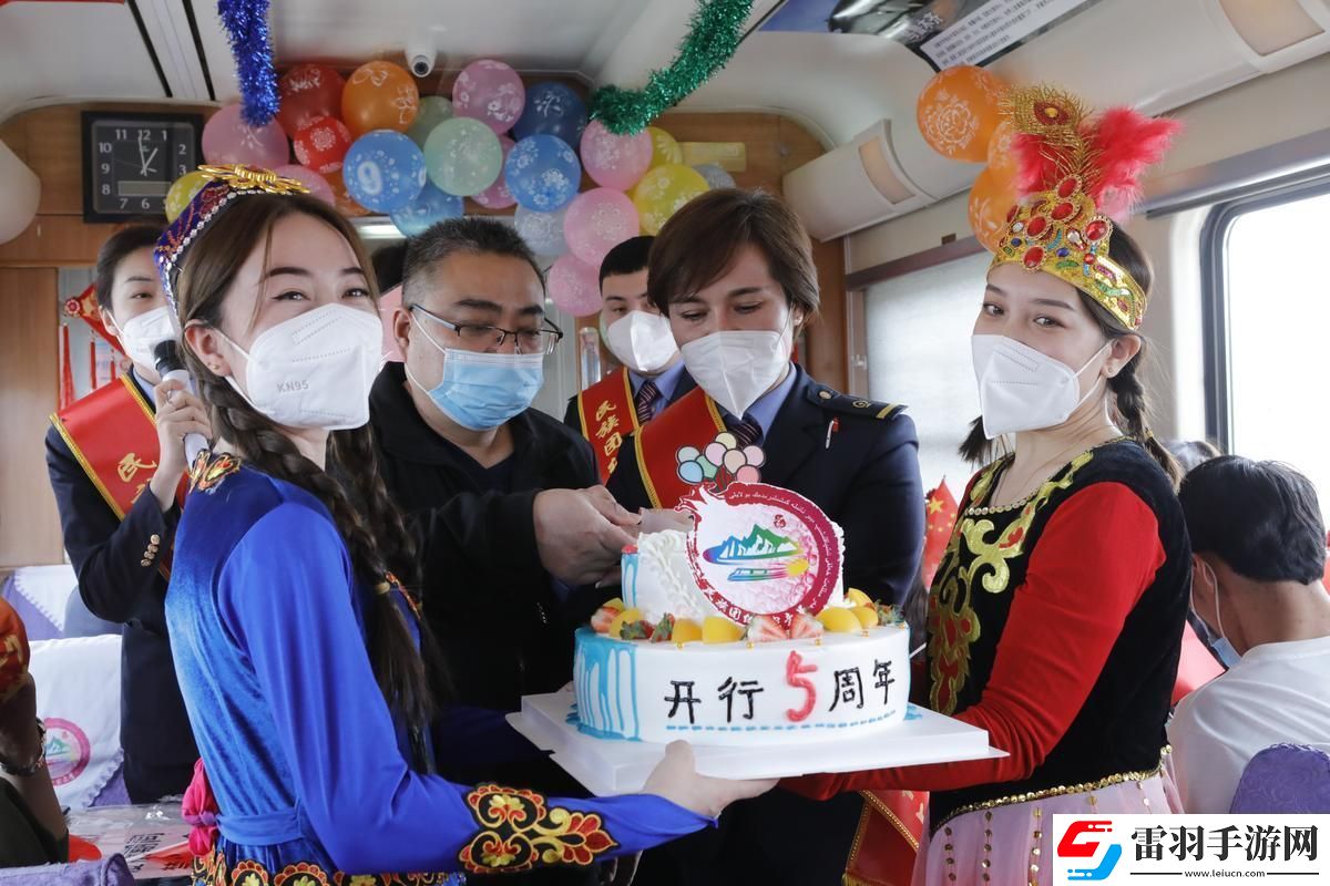 鐵味狂歡一起“坐”出新熱度！