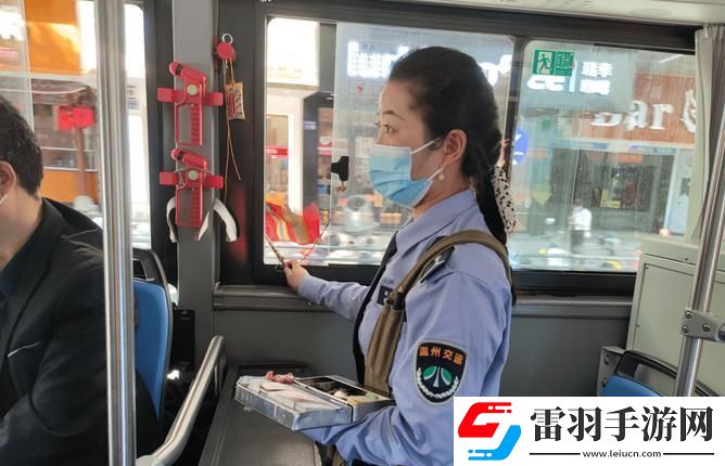 小鎮(zhèn)公交車售票員用b售票20路