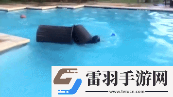 周二搞笑內(nèi)涵圖美女健身房碰到變態(tài)好尷尬
