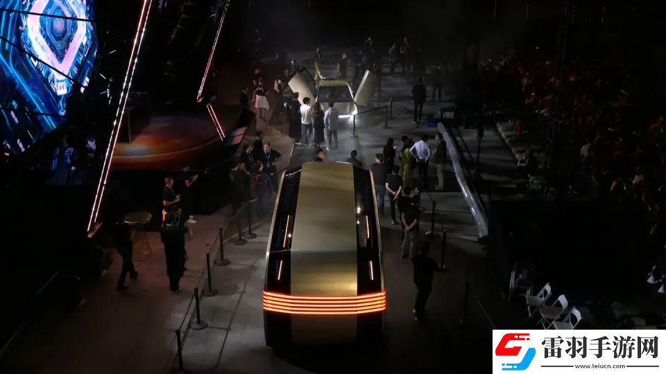 特斯拉Robotaxi終亮相
