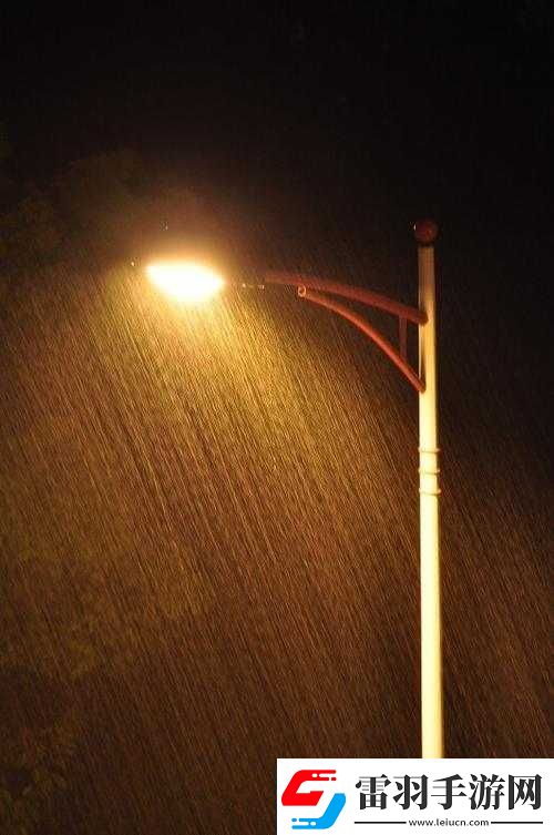 外回り中に突然の大雨一雨宿重新站起來(lái)了
