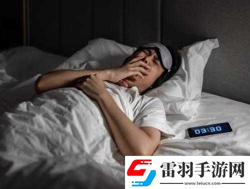 男生晚上睡不著想找點(diǎn)啥