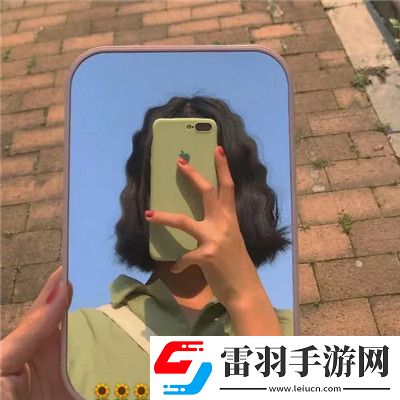 最新版高顏值好看的短發(fā)女生頭像小清新相比于喜歡你我想我應該先愛自己