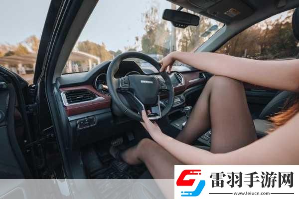 穿裙子等不及在車?yán)锞鸵?次