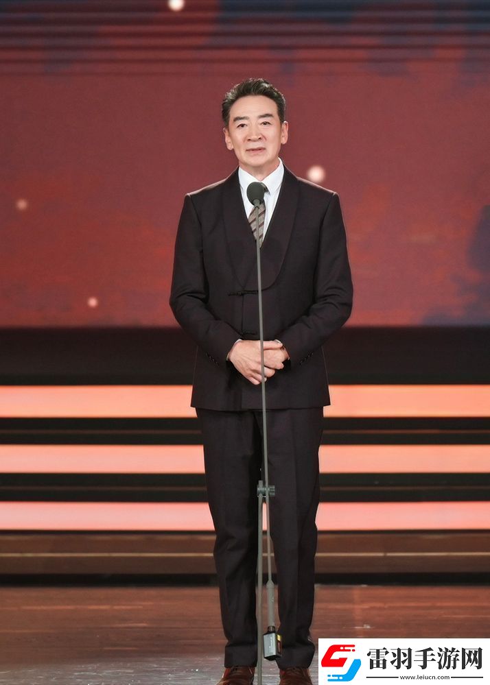 演員寇振海為“最佳青年劇集編輯”獲獎短片頒獎