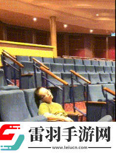 猴子來了都不知道先打哪一個動圖教你怎么緩解尷尬