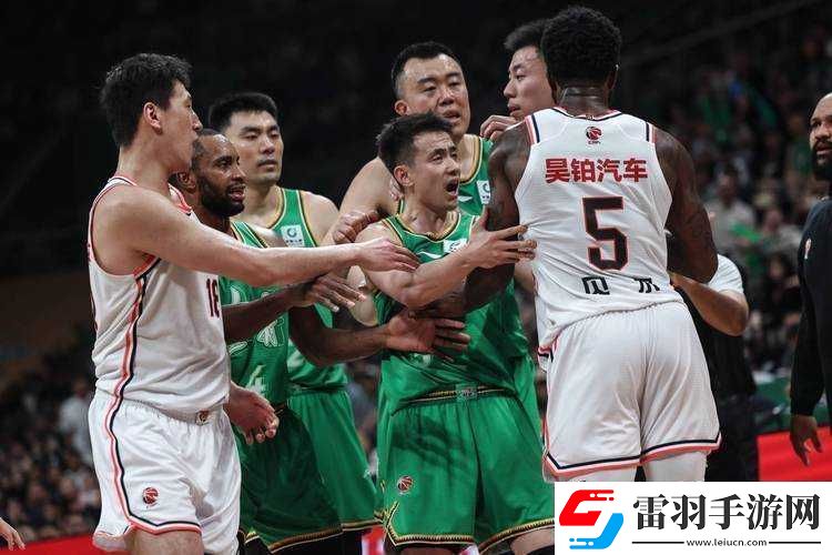 1v2三個男的是兄弟