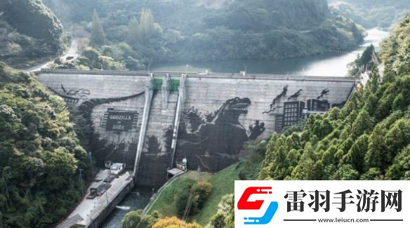 日本佐賀水庫大壩驚現(xiàn)哥斯拉壁畫！看似天成實際人為