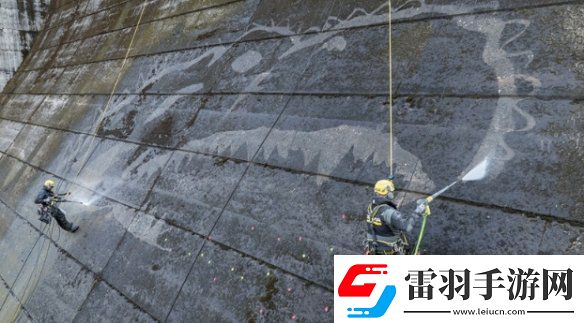 日本佐賀水庫大壩驚現(xiàn)哥斯拉壁畫！看似天成實際人為