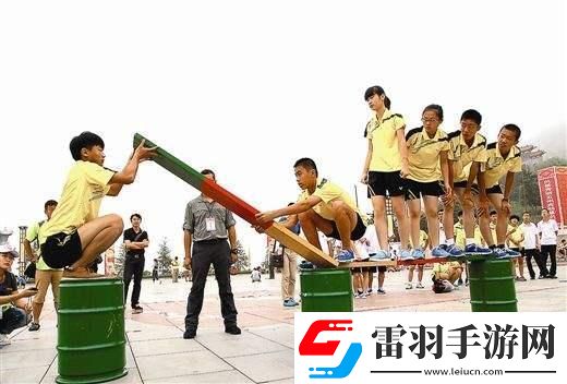 揭秘上課遭夾擊一節(jié)課的跳D體驗(yàn)艱辛與樂(lè)趣的碰撞講述努力與堅(jiān)持的青春故事