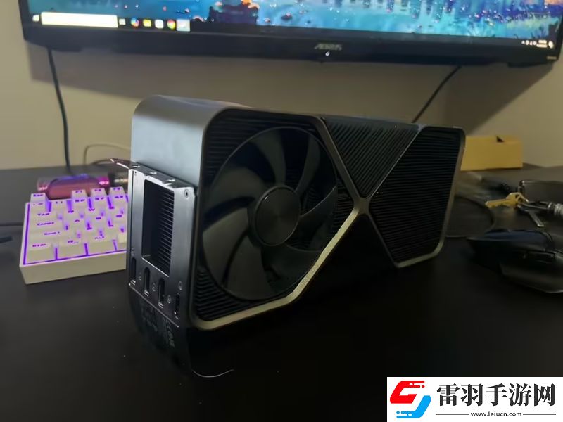 英偉達RTX4090Ti旗艦顯卡曝光尺寸龐大并采用四槽設計