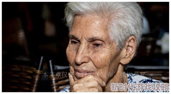 李阿姨今年四十歲竟然在社交媒體上曬出年輕時的照片引發(fā)網友熱議與驚嘆！