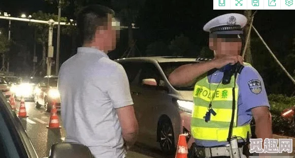 公交車掀開奶罩邊躁狠狠躁說說乘客目睹驚人一幕現(xiàn)場氣氛瞬間緊張至極引發(fā)熱議！
