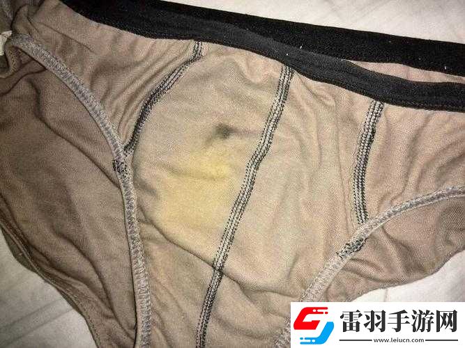 沒有穿內(nèi)褲被總裁了一天