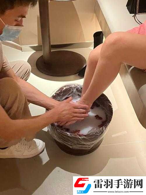 男按摩師舌頭伸進